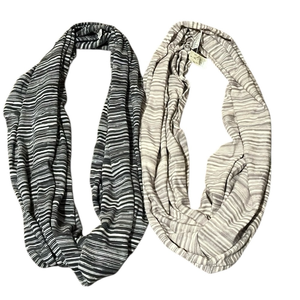 NWT & EUC Set of 2 American Eagle Outfitters Infinity Scarves